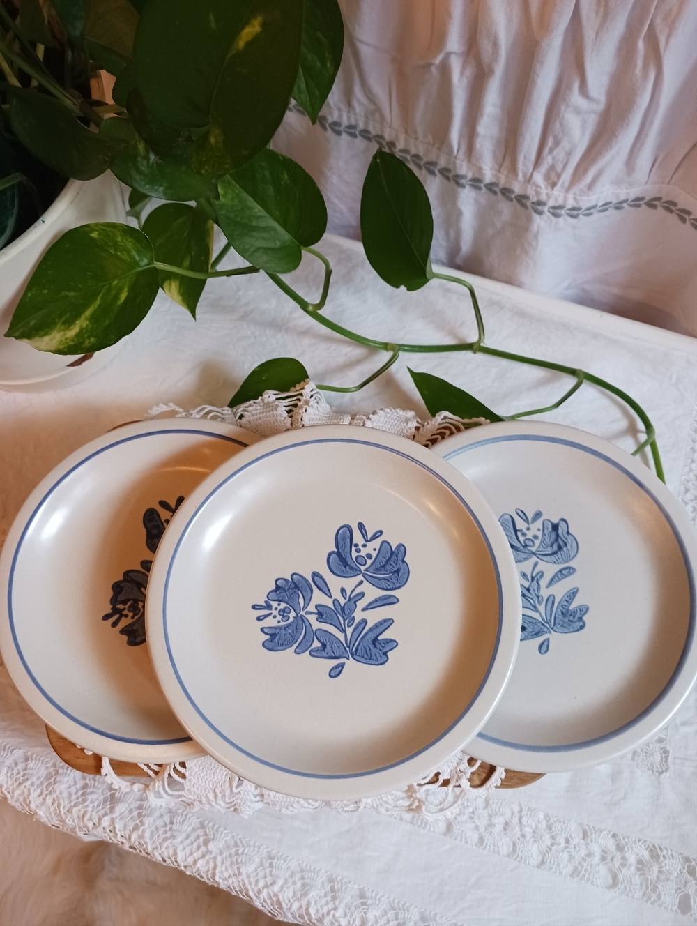 Set Of 3 Pfaltzgraff Vintage Bread & Butter Dessert Plates USA Stoneware Cottage